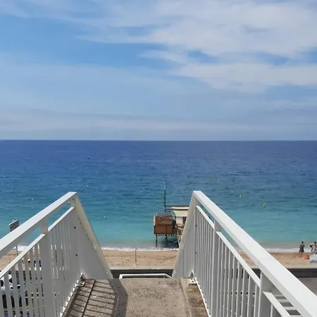 With Direct Access To The Sea - Private Parking